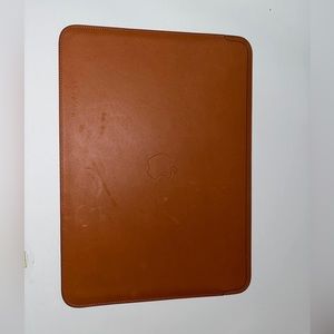 MacBook Pro 13” leather sleeve